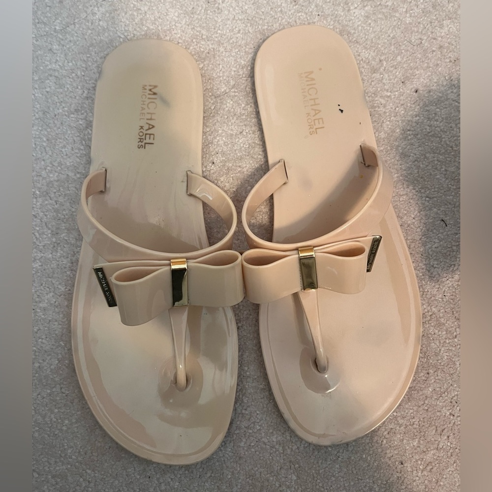 Michael Kors thong bow sandals size 8